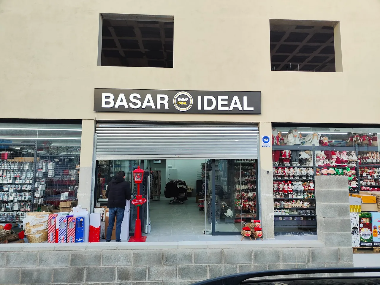 Fachada de Basar Ideal en Caldes de Malavella
